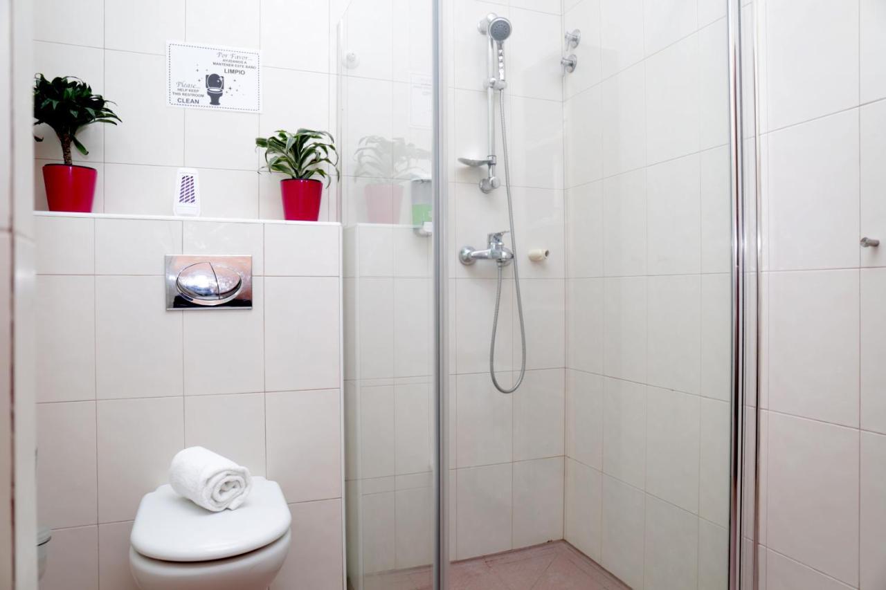 Mora Rooms Барселона Екстериор снимка