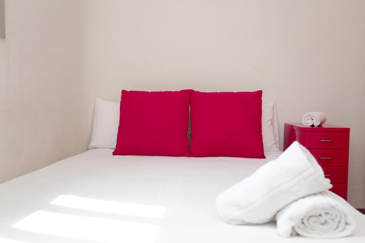 Mora Rooms Барселона Екстериор снимка