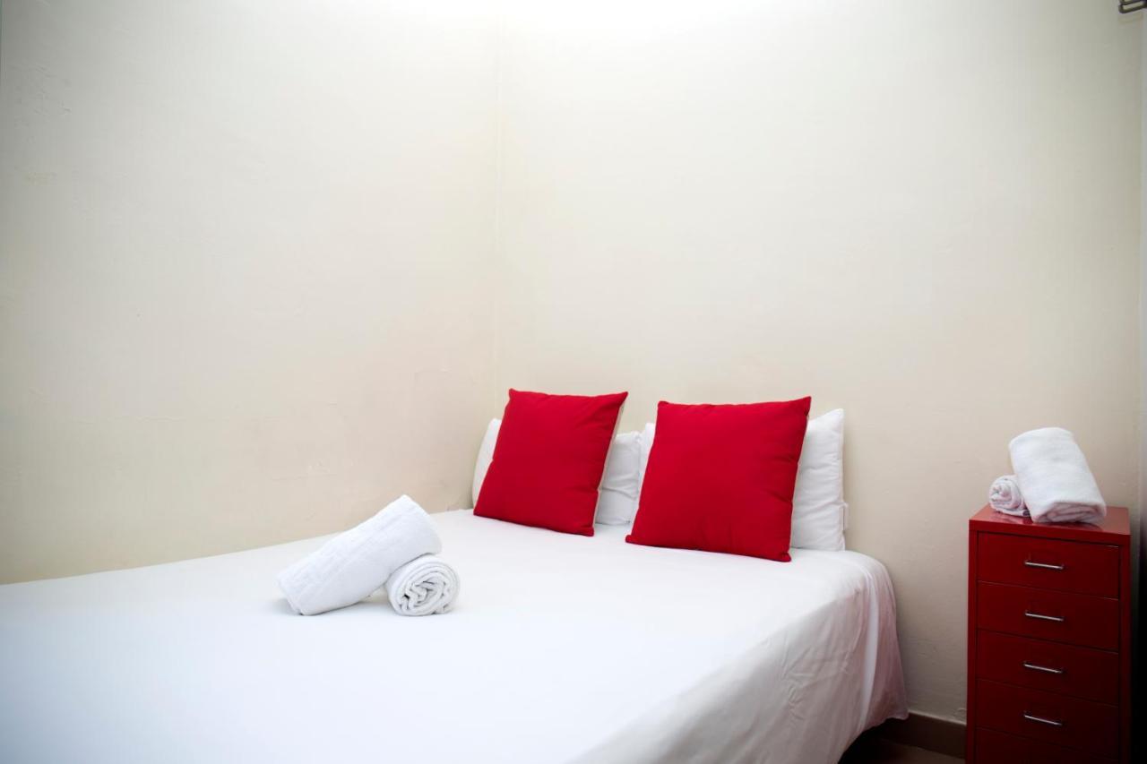 Mora Rooms Барселона Екстериор снимка