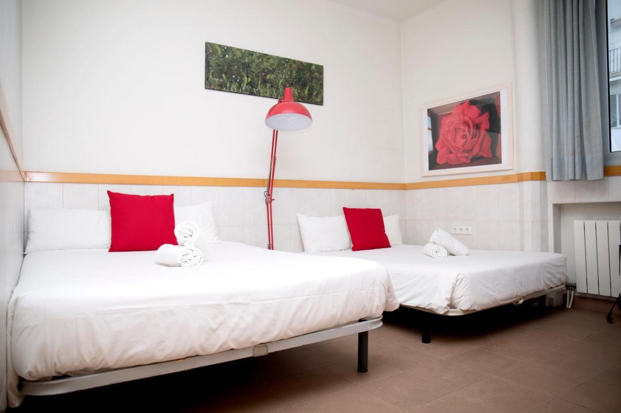 Mora Rooms Барселона Екстериор снимка
